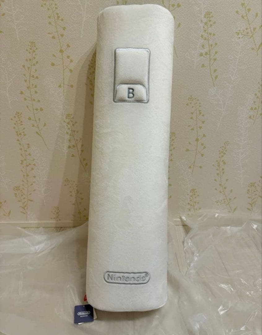 任天堂 ニンテンドーミュージアム ゲームコントローラー型クッション 全4種 新品