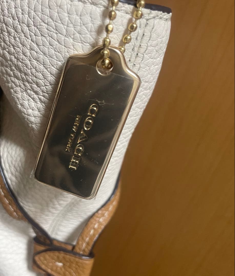 新品未使用（保管時の汚れ複数あり）COACHバック（匿名発送）