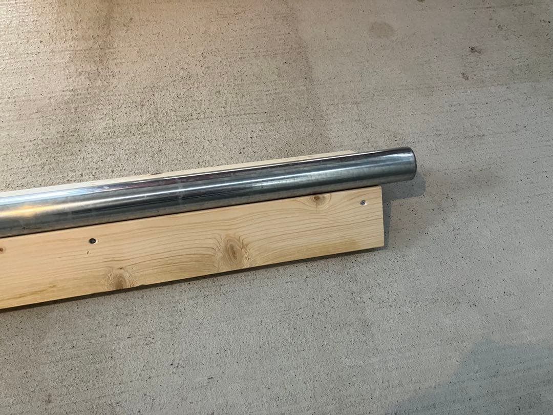 スケボーセクション　レール　スケートボードパーク　カーブ　丸レール