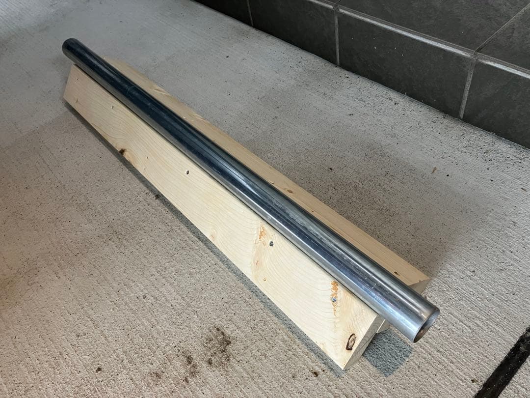 スケボーセクション　レール　スケートボードパーク　カーブ　丸レール