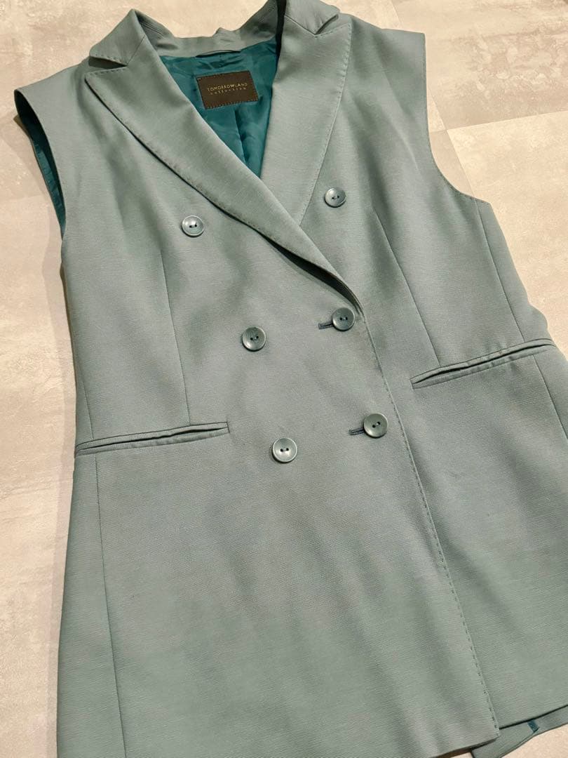 お値下げ〈美品〉TOMORROWLAND ストレッチダブルブレストジレ