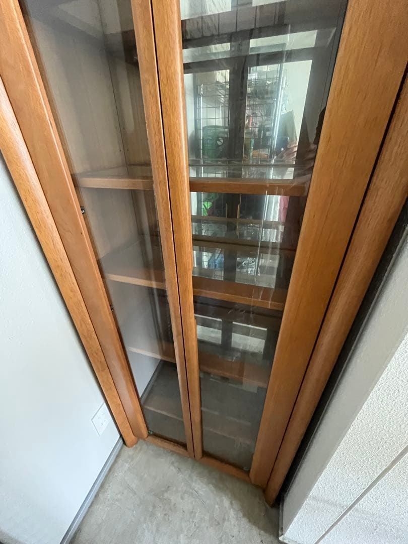 【新春特価】木製ガラス扉キャビネット 5段　(棚板もガラスで、めちゃ綺麗です)