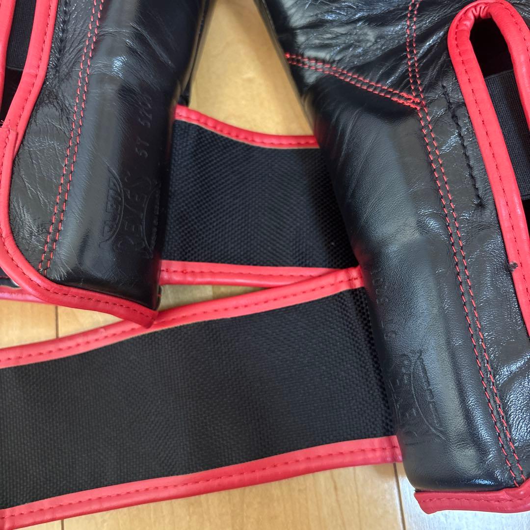 REYES レイジェス　ボクシンググローブ 黒/赤　16オンス