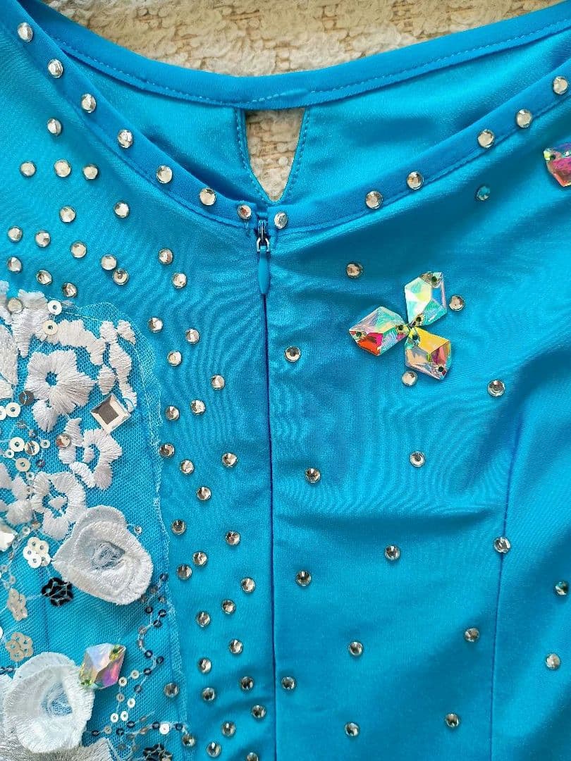 社交ダンス衣装ロングドレスブルー　スパンコール　オーロラストーン付裾3重フレアー