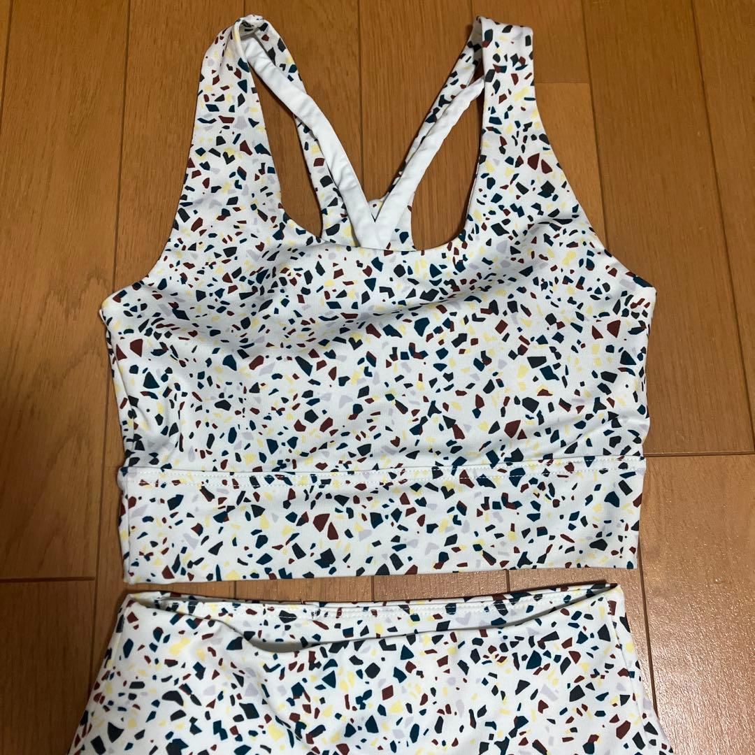 emmi yoga 上下　セットアップ　オフホワイト×カラフル