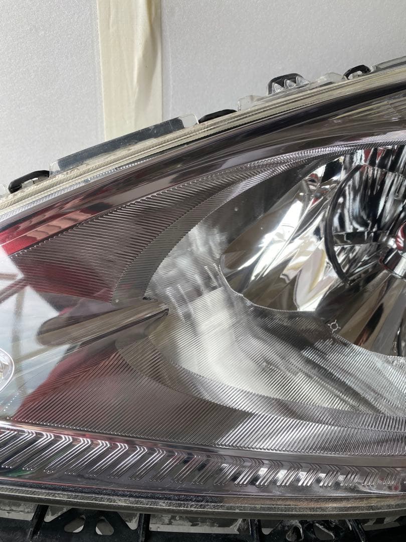 ホンダ フィット ハイブリッド（GP1 / GP4 系） 純正ヘッドライト　左右