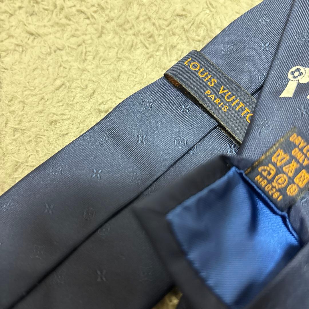 LOUIS VUITTON ネクタイ ネイビー　エブリデイ 刺繍　希少