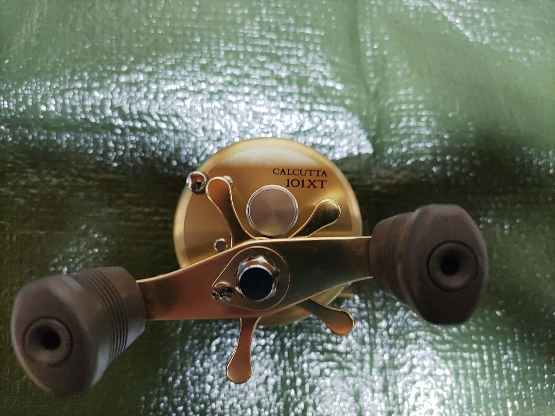 シマノ　カルカッタXT101（美品）パワーハンドル付属