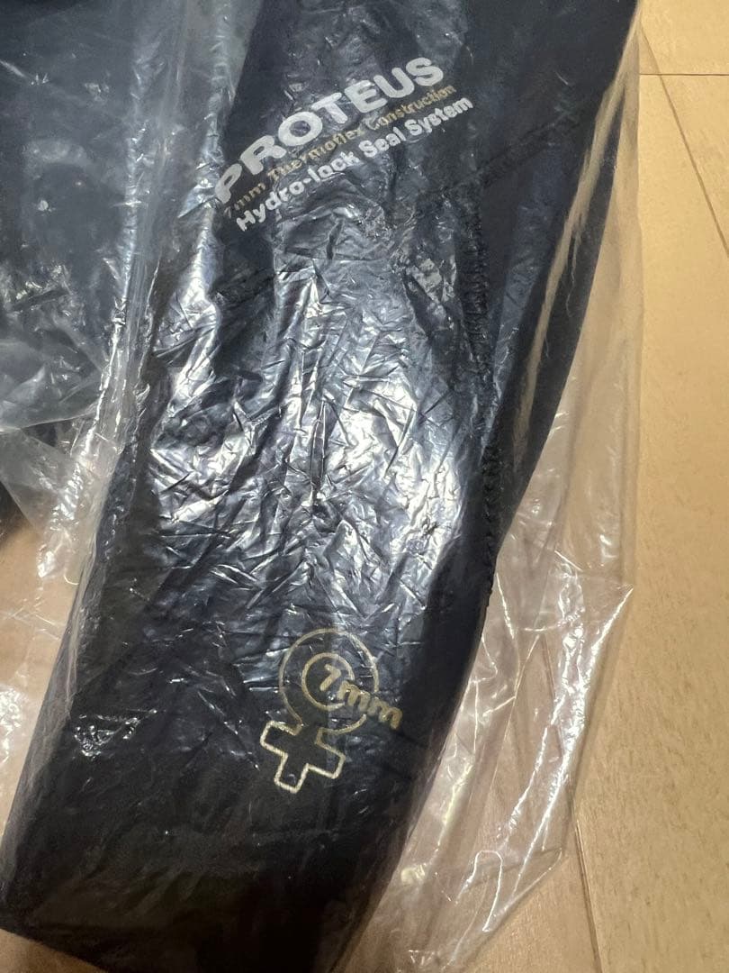 新品未使用品fourth element フォースエレメント7ミリウェットスーツ