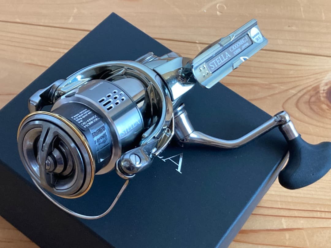 【超美品】18ステラC3000MHG スピニングリール