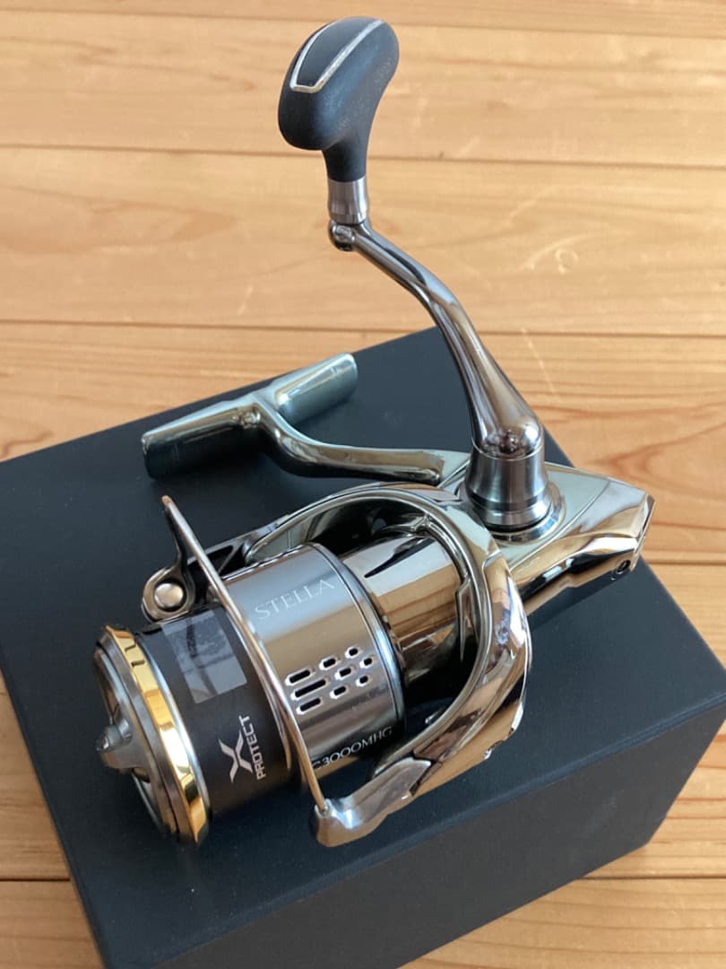 【超美品】18ステラC3000MHG スピニングリール