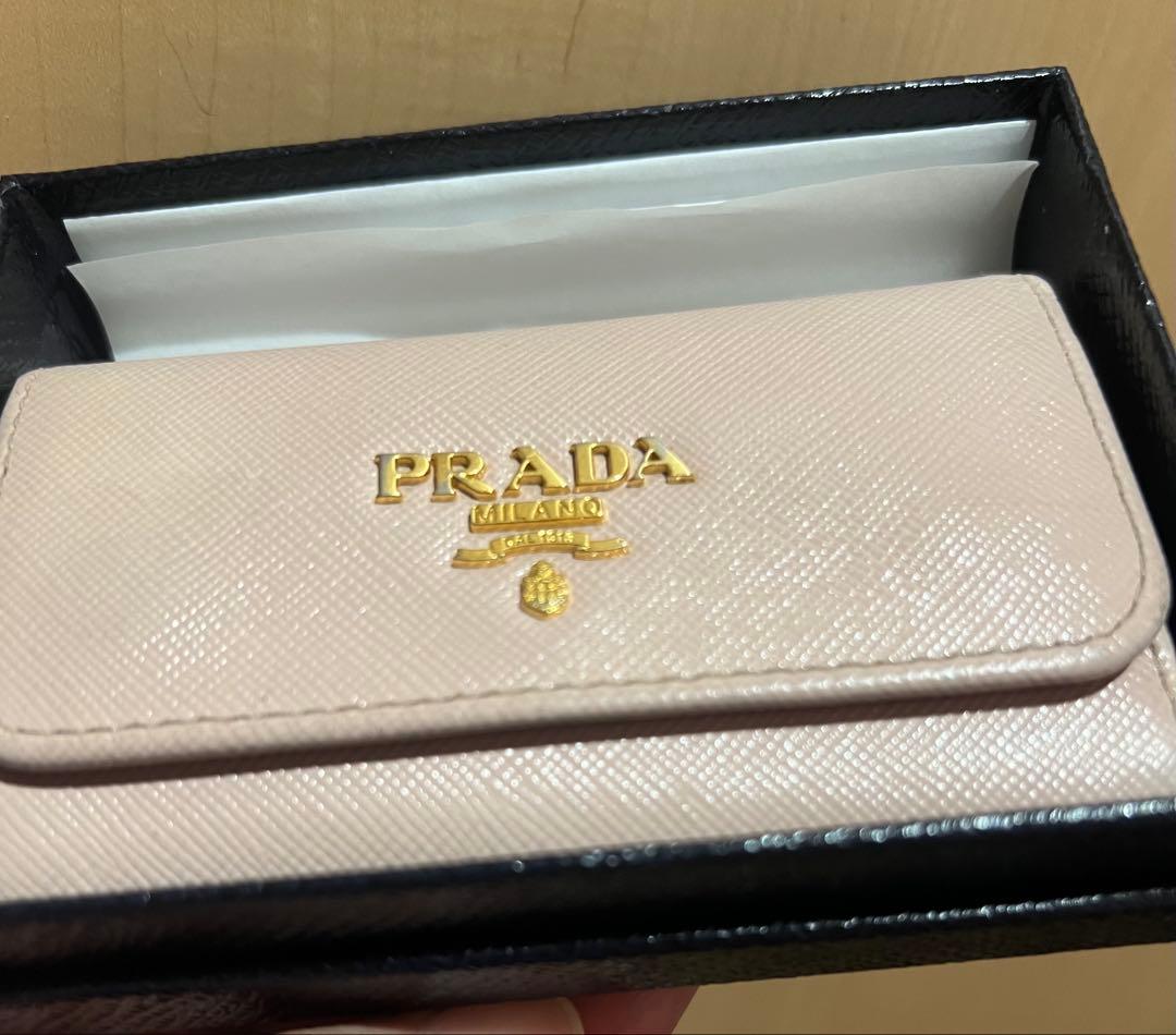 プラダ 6連キーケース 1PG222 牛革 ピンク系 サフィアーノレザー 6本