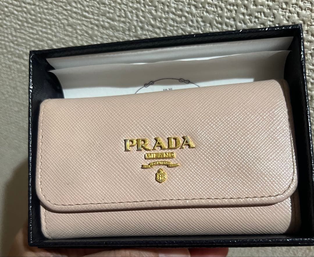 プラダ 6連キーケース 1PG222 牛革 ピンク系 サフィアーノレザー 6本