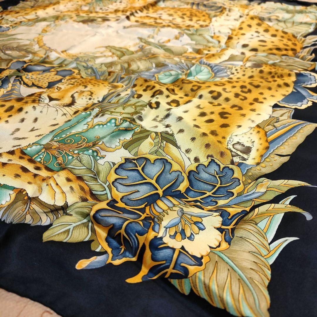 Salvatore Ferragamo ネイビーシルクスカーフ ヒョウ柄86cm