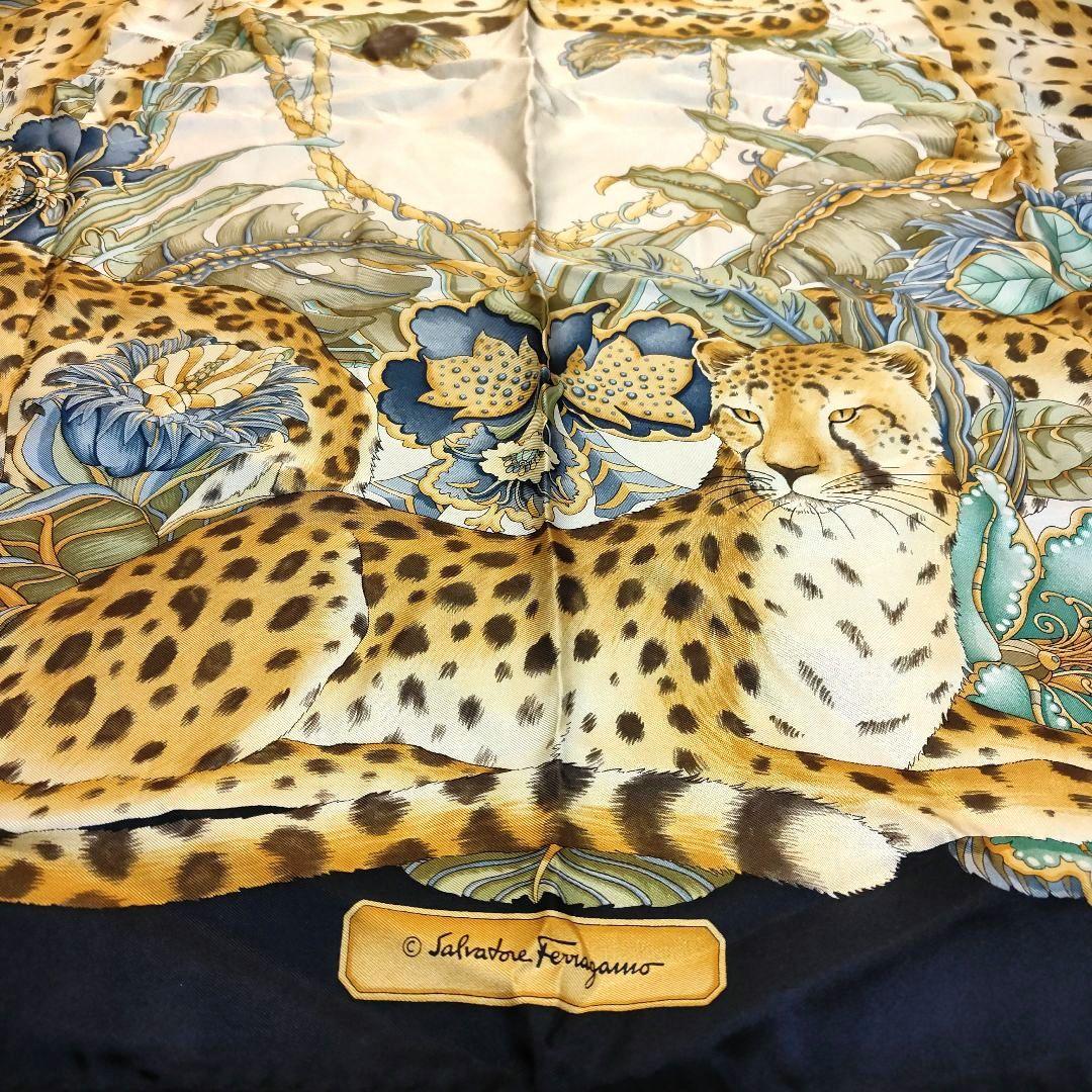 Salvatore Ferragamo ネイビーシルクスカーフ ヒョウ柄86cm
