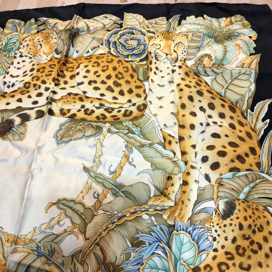 Salvatore Ferragamo ネイビーシルクスカーフ ヒョウ柄86cm