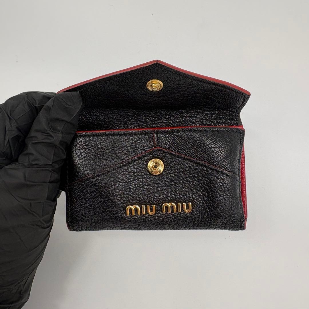 miumiu ハートモチーフ キーケース 黒/赤　まる