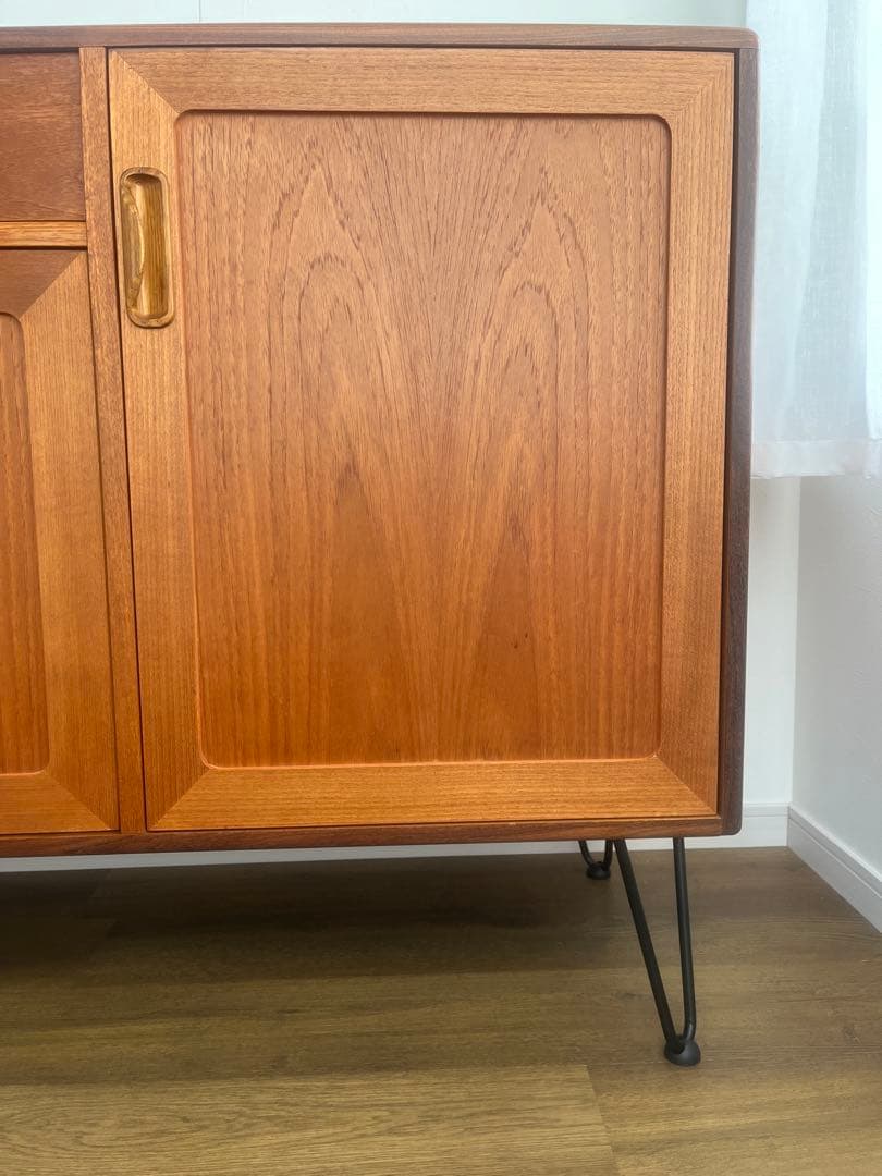 G-plan サイドボード　アイアンレッグ　ミッドセンチュリー木製キャビネット