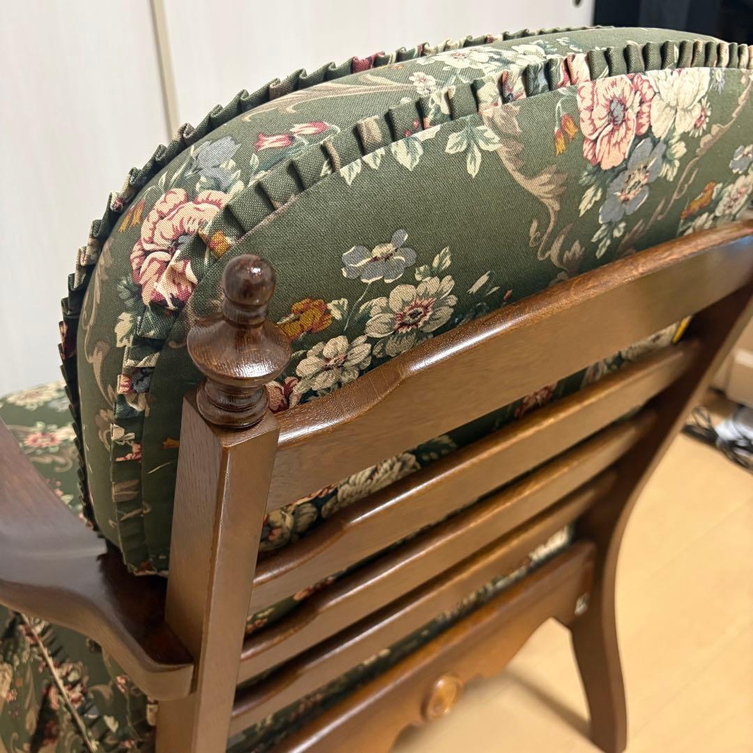 【美品】飛騨産業 キツツキマーク アームチェア 花柄クッション