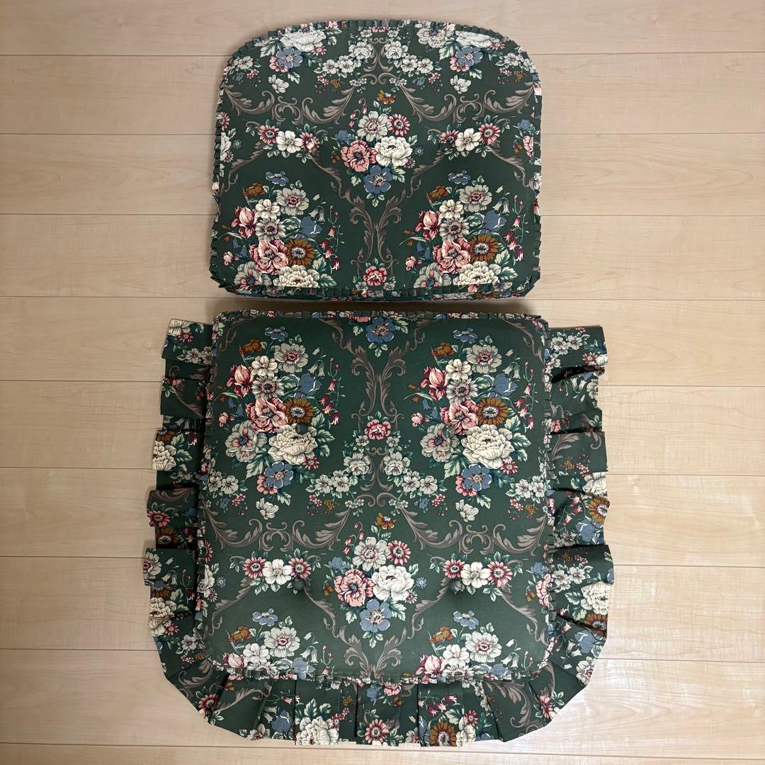 【美品】飛騨産業 キツツキマーク アームチェア 花柄クッション