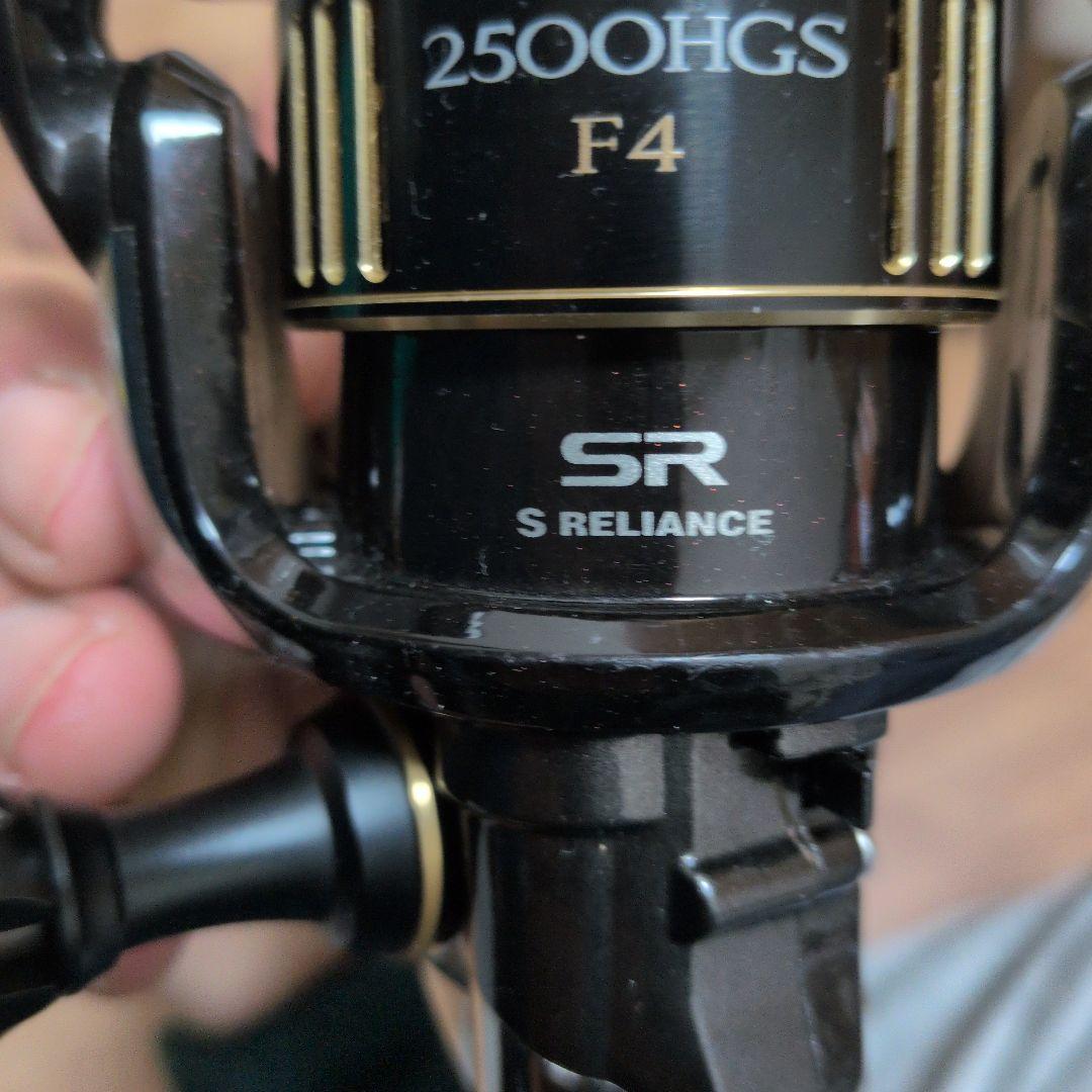 2500HGS F4 スピニングリール