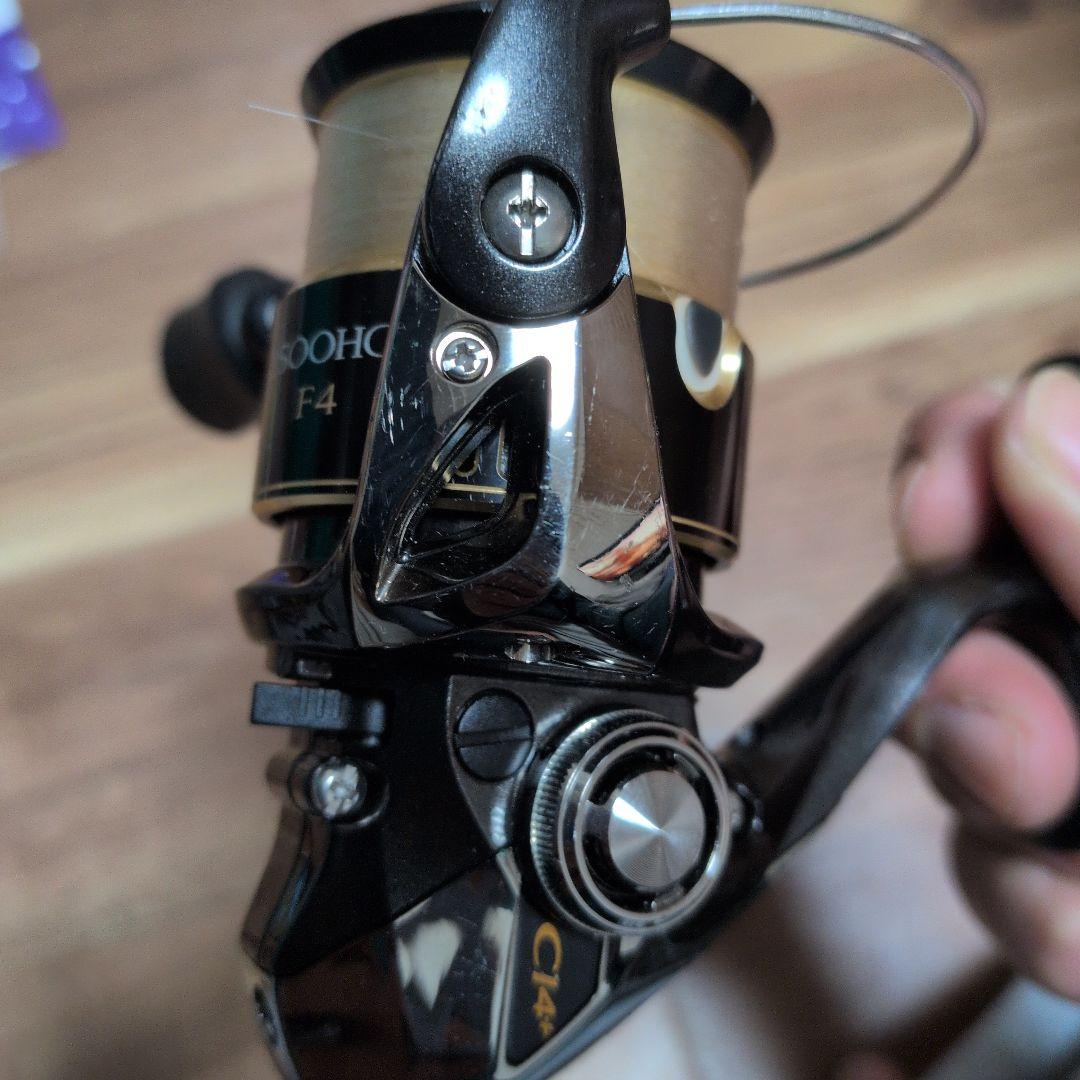 2500HGS F4 スピニングリール
