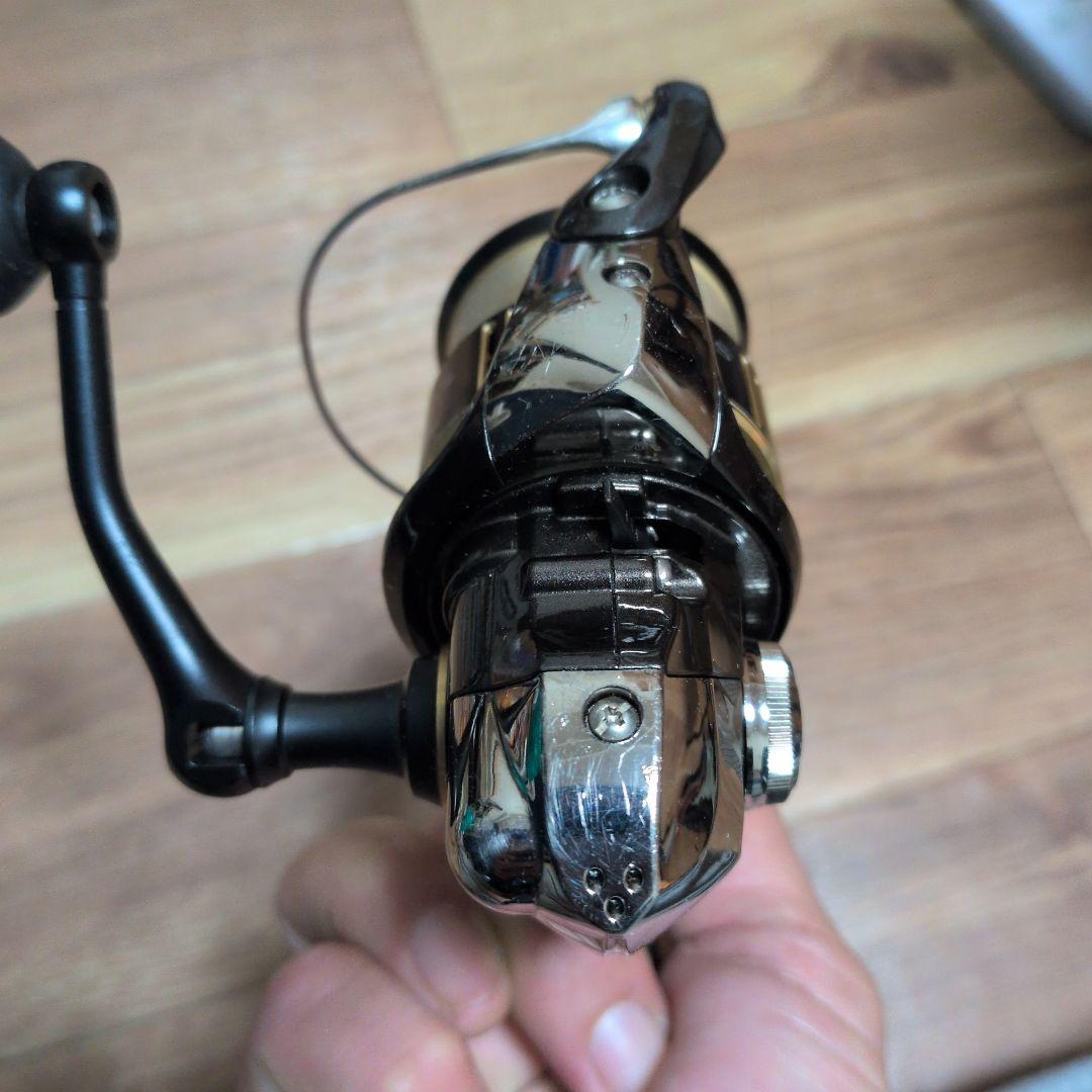 2500HGS F4 スピニングリール