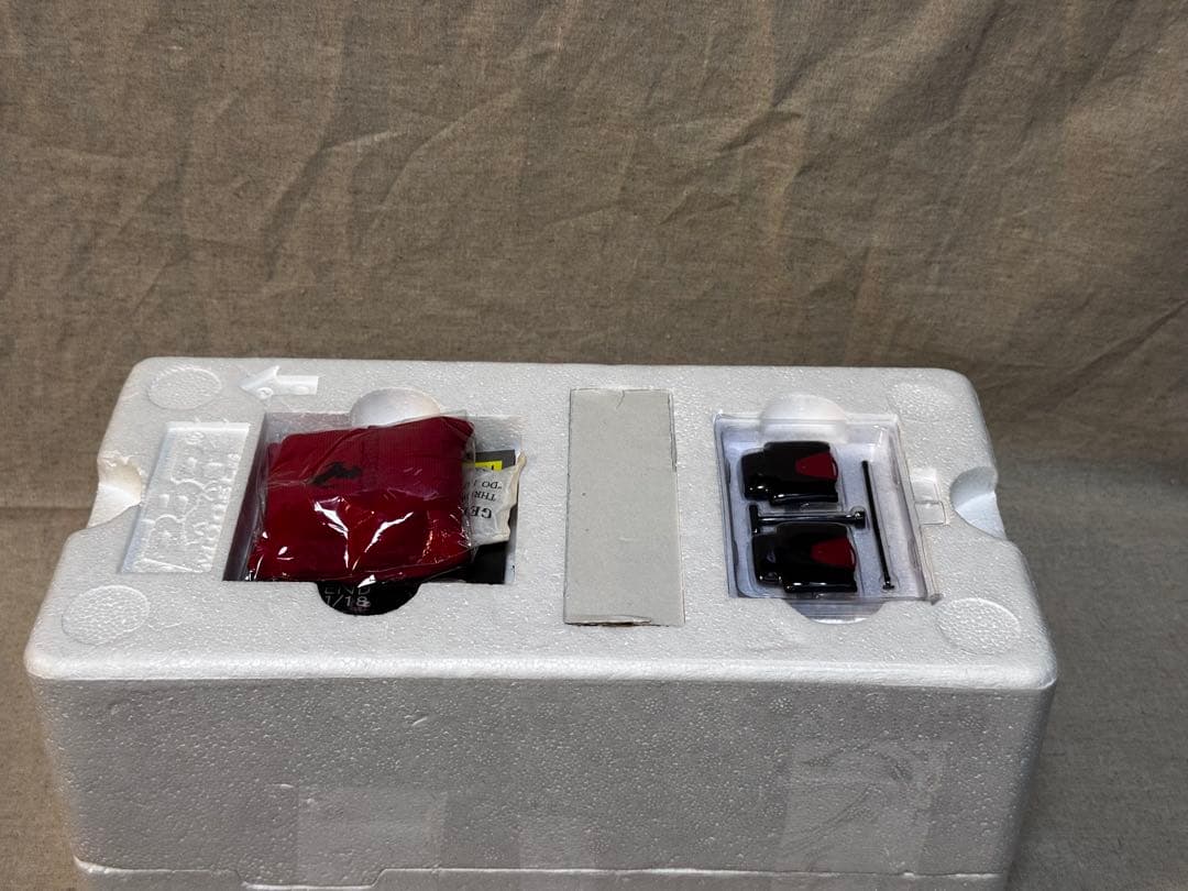 ミニカー Ferrari Enzo 1/18