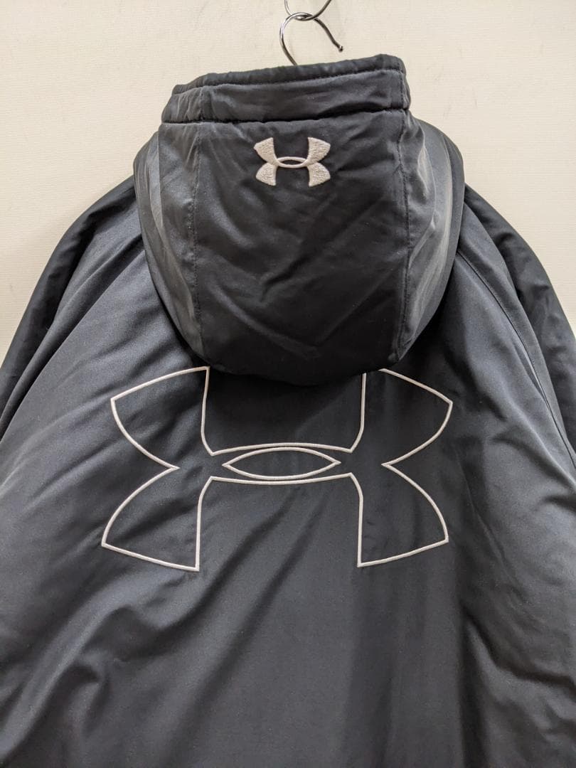 アンダーアーマー/フーデッドベンチコート/中綿/防寒/立体ロゴ×刺繍ロゴ男女兼用