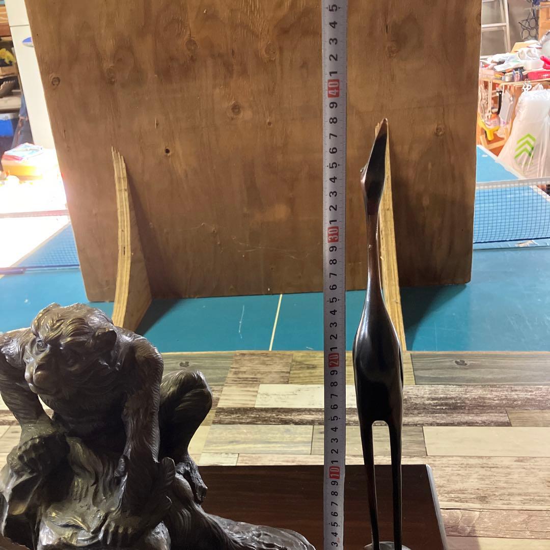 金属製猿のアンティーク、鶴（つがい）の置物まとめ売り　台座付き