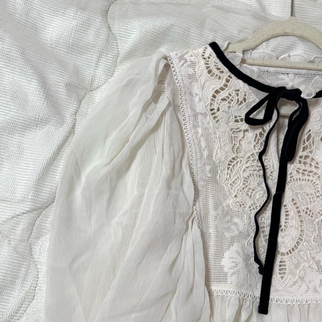 新品タグ付き✨　SNIDEL エンブロイダリー楊柳シフォンブラウス　インナー付き