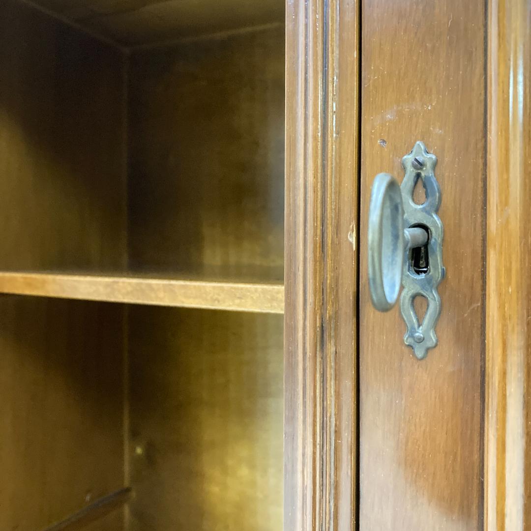 サイドボード　キャビネット　飾り棚　リビングボード