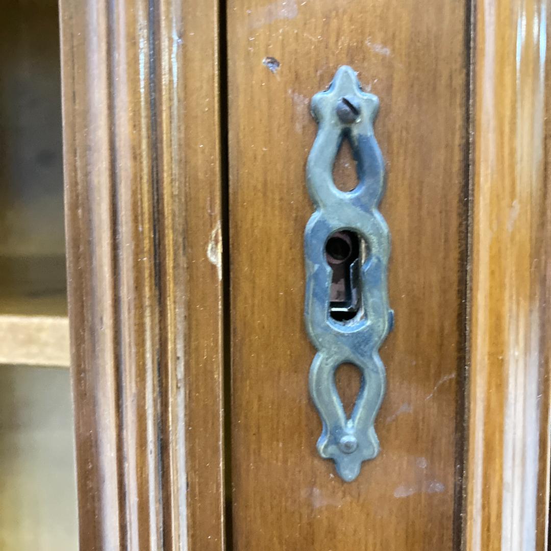 サイドボード　キャビネット　飾り棚　リビングボード