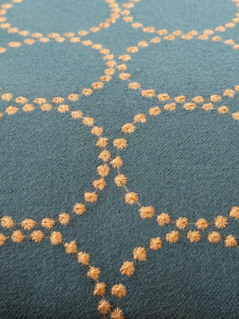 北欧スタイル　心弾む　ミナペルホネン　スツール　イス　椅子　オットマン　家具