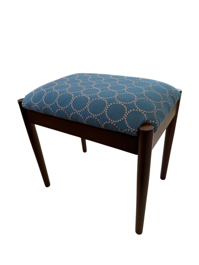 北欧スタイル　心弾む　ミナペルホネン　スツール　イス　椅子　オットマン　家具