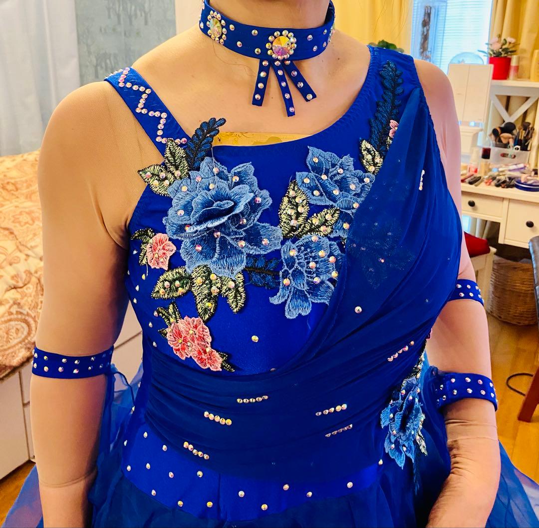 刺繍が美しいスタンダードドレス。新品未使用　XL