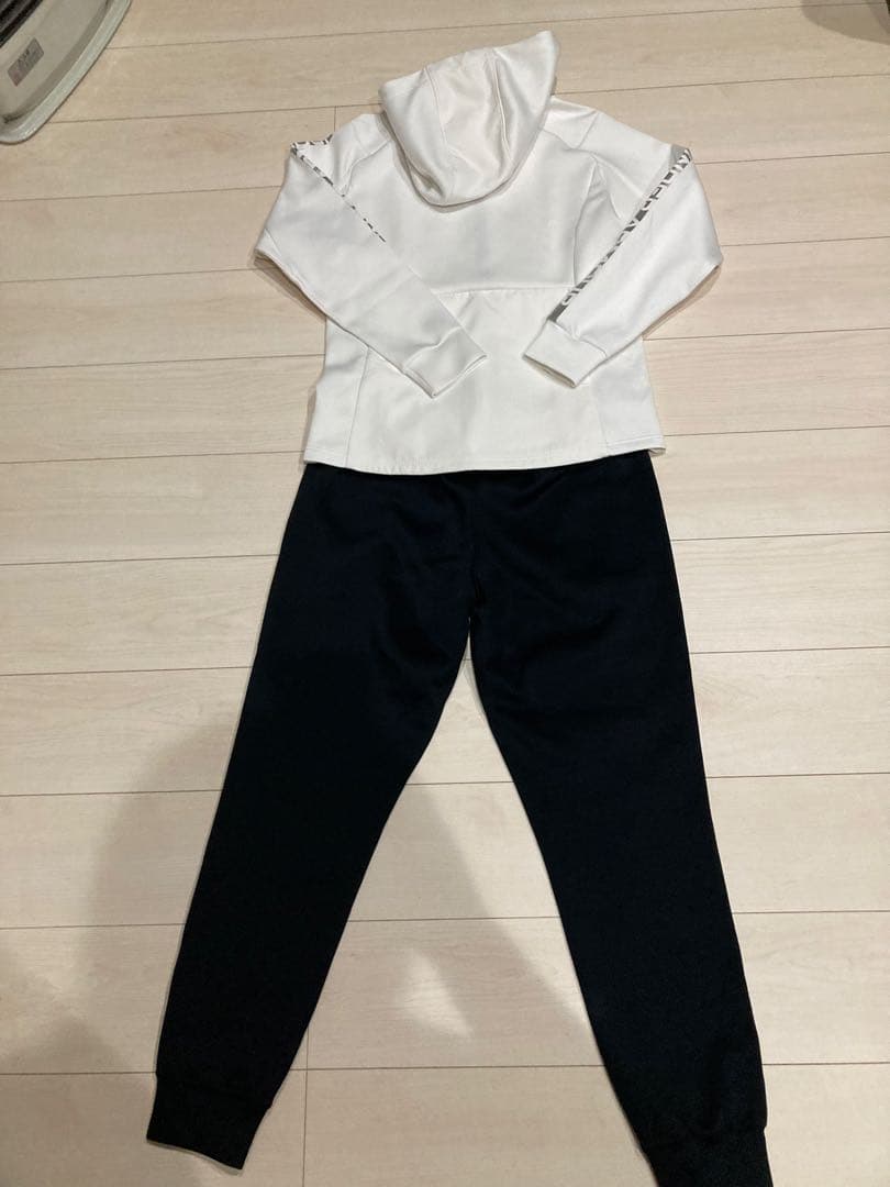 アンダーアーマー レディース　ジャージ　セットアップ　MD 白　黒