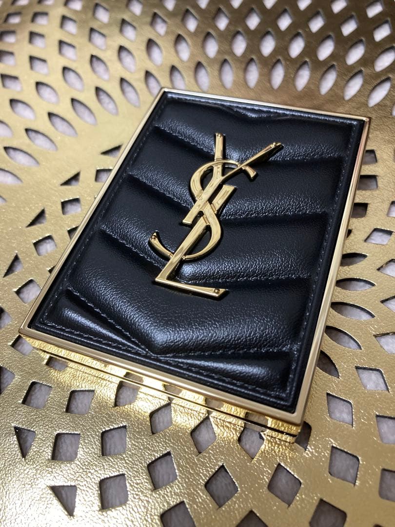 【新品未使用】イヴ・サンローラン　クチュールミニクラッチ300