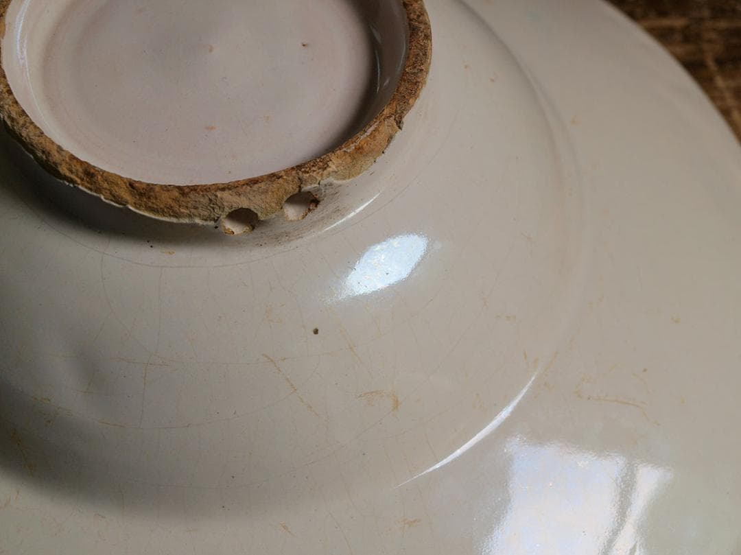 たか様 白釉薬 植物柄のひげ皿マニセススペイン古陶19世紀髭皿/J553