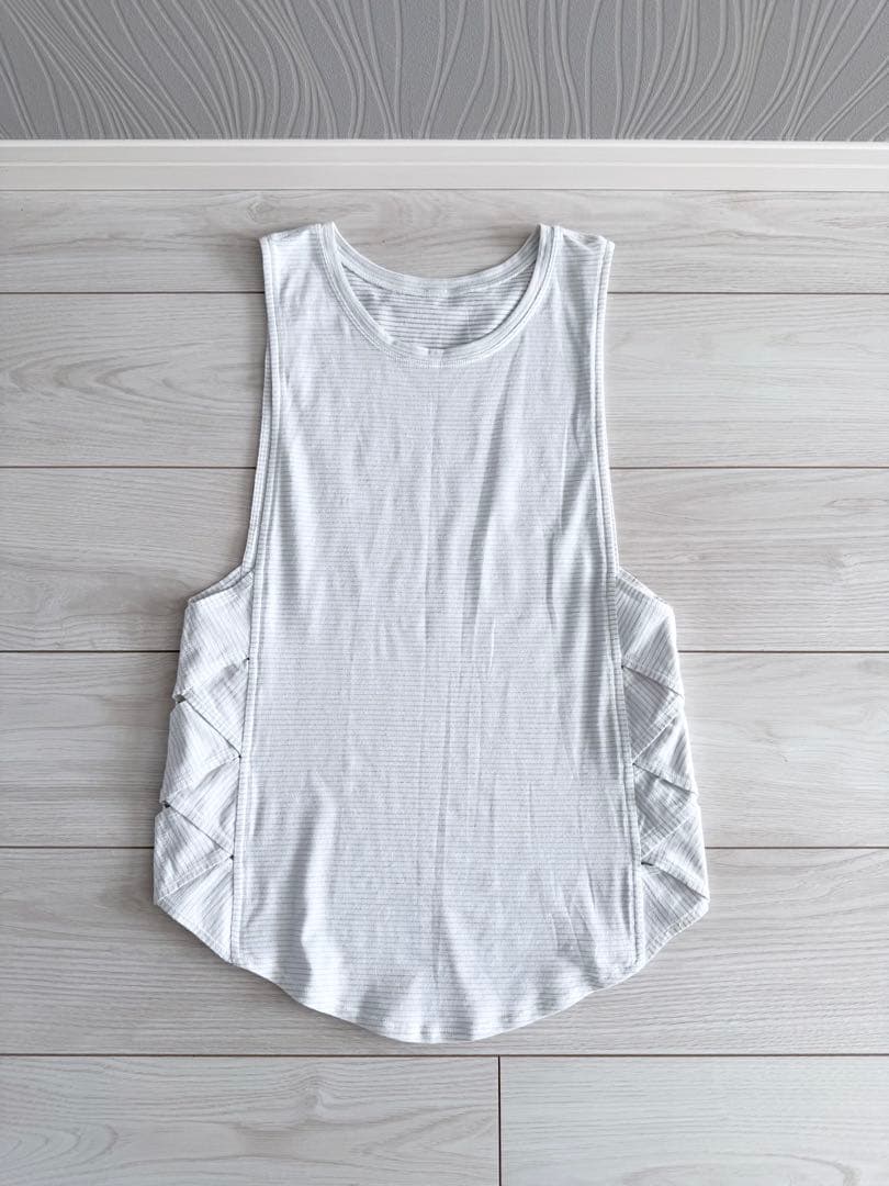 【希少】lululemon ルルレモン タンクトップ サイドクロスデザイン