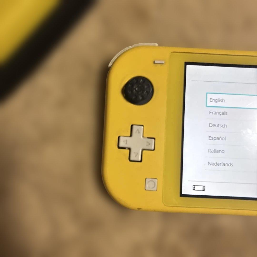 Nintendo Switchライトイエロー