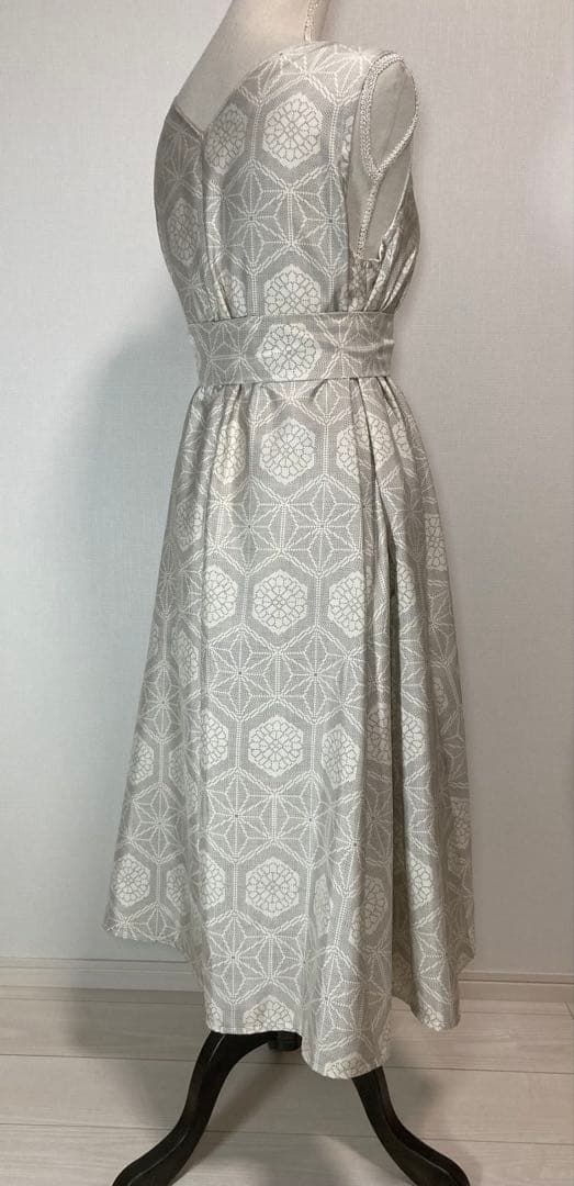 着物リメイク　白大島紬　ロングフレアワンピース（後ろVネック）着丈112㎝