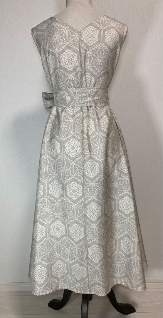 着物リメイク　白大島紬　ロングフレアワンピース（後ろVネック）着丈112㎝