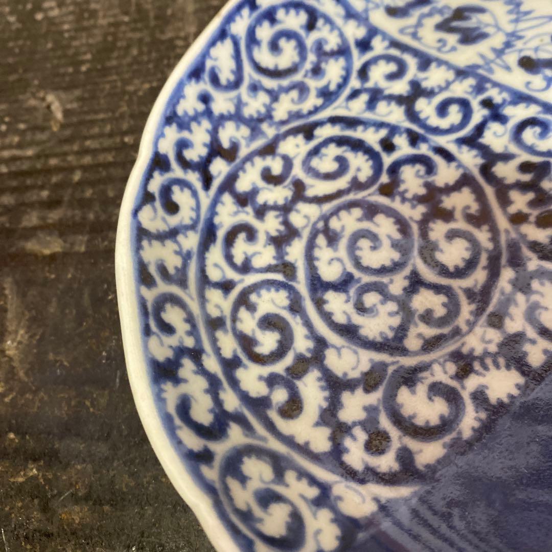 古伊万里白抜きたこ唐草唐草文平皿