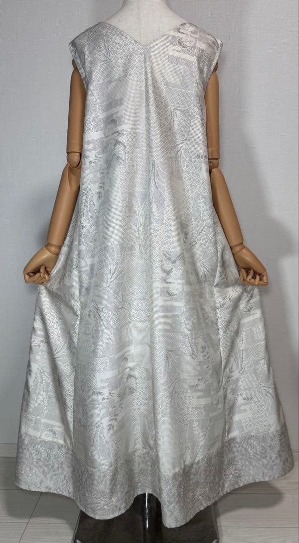 着物リメイク白大島紬裾切り替えロングフレアワンピース（後ろVネック）着丈127㎝