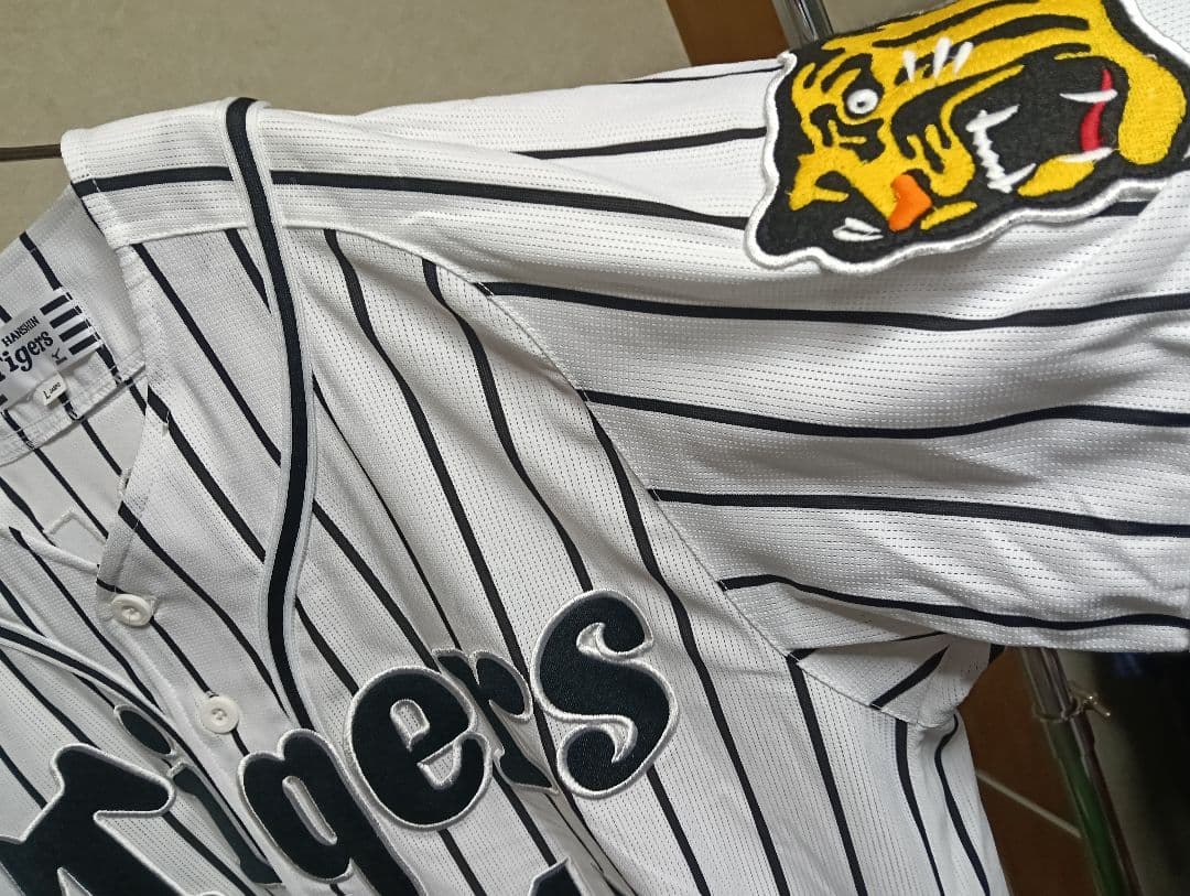 【超貴重！】岩貞祐太選手 直筆サイン入り 阪神タイガース ユニフォームLサイズ