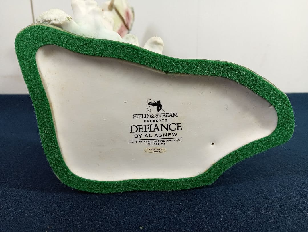 ニジマス 置物 インテリア オブジェ 魚 陶器製 台湾製