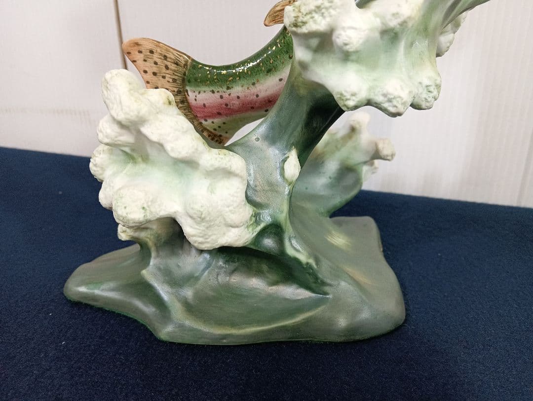 ニジマス 置物 インテリア オブジェ 魚 陶器製 台湾製