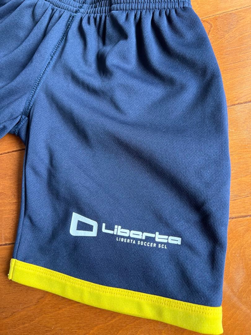 美品　リベルタ　サッカースクール　ユニフォーム　115センチ