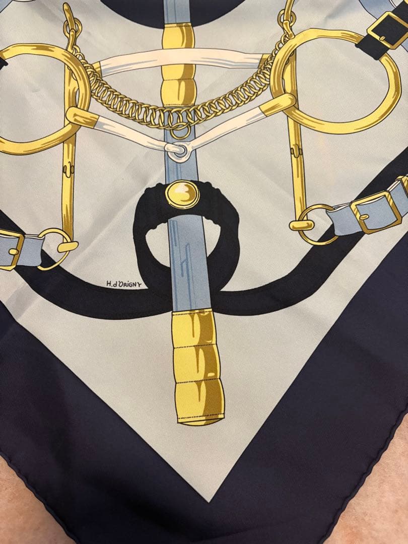 HERMÈS エルメススカーフ カレ90 エプロン・ドール 黄金の拍車